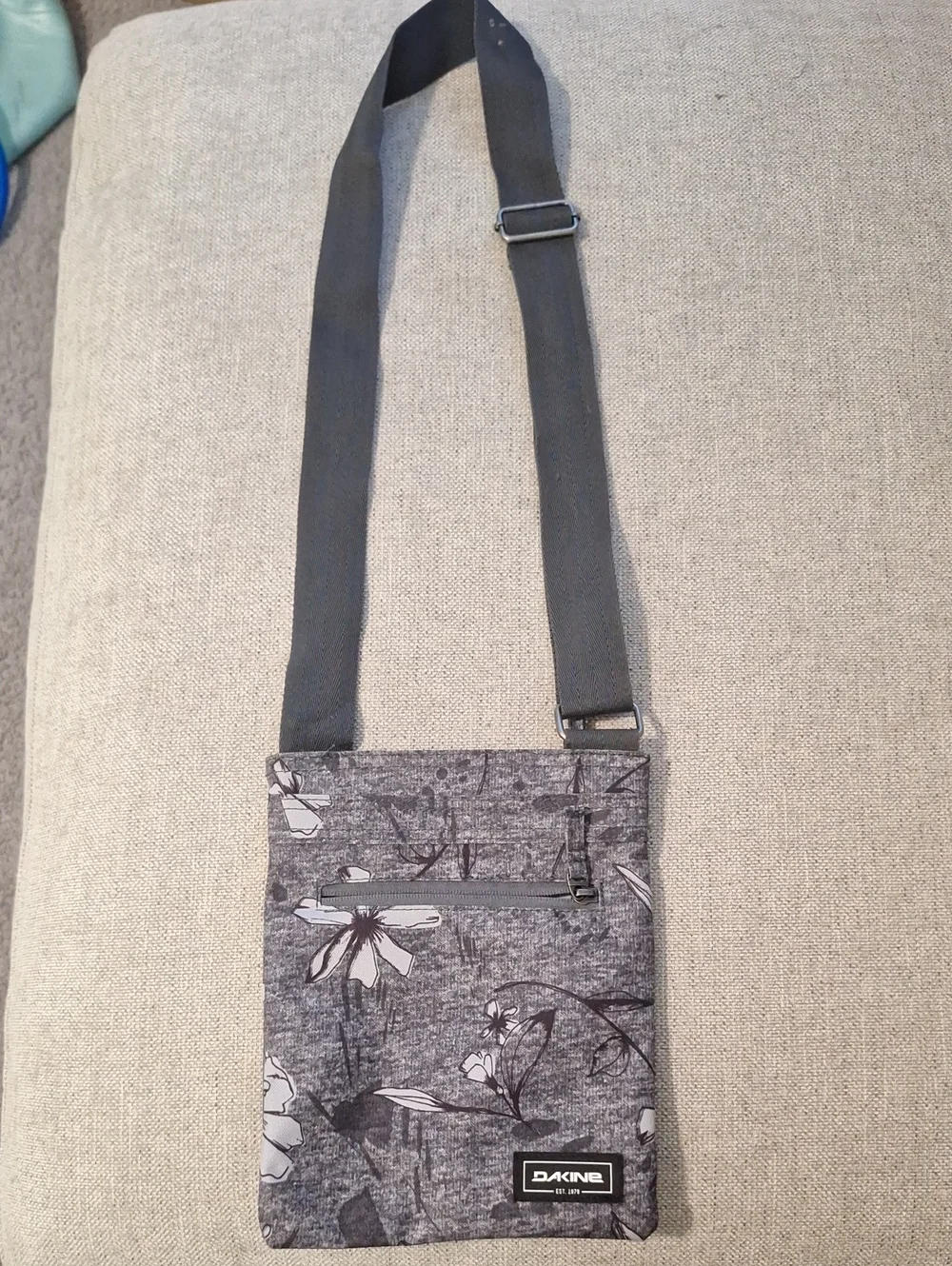 Dakine Gray Floral Crossbody Messenger Bag